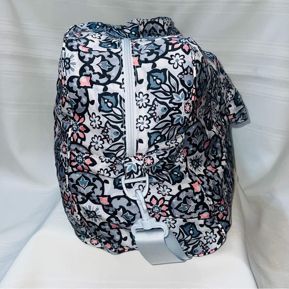 Vera Bradley Nylon Duffle Lisbon Medallion Archived Pattern NWOT 
💥SALE /2 OFF 💥 - Picture 6 of 16